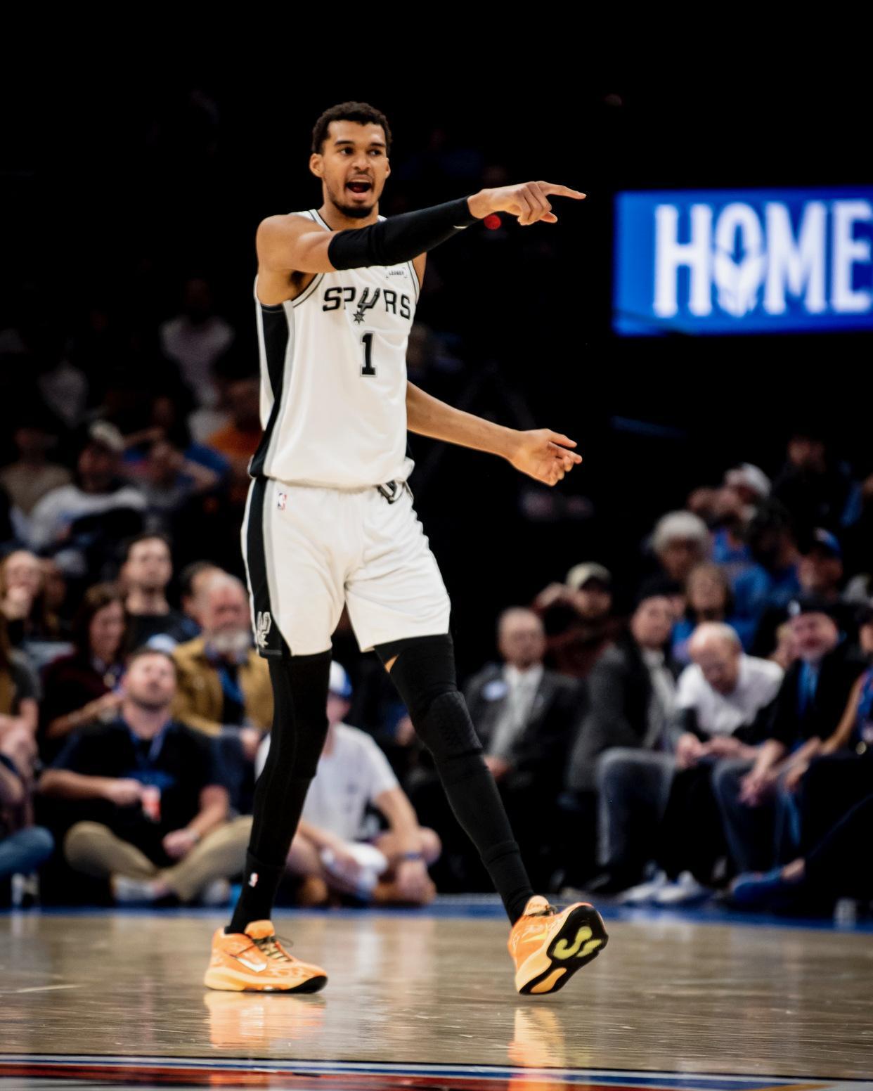 开云体育官网-文班亚马创历史第2神迹，马刺完败雷霆！亚历山大34+4帽刷爆纪录