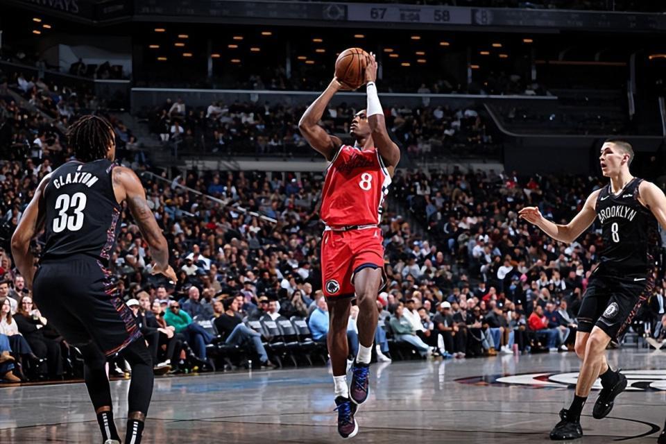 开云体育官网-近段时间进攻效率下滑，快船后场大闸这方面的表现有些令人担心？