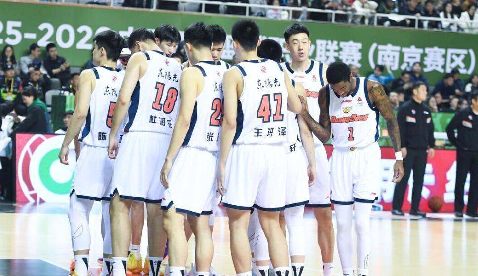 开云体育官网-刚下车就开练！战上海3条件对广东不利，粤媒支招杜锋：学深圳