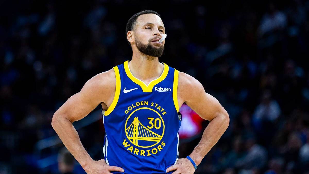 开云体育下载-库里荣登NBA球衣销量榜首，力压詹姆斯、文班亚马、东契奇等球星