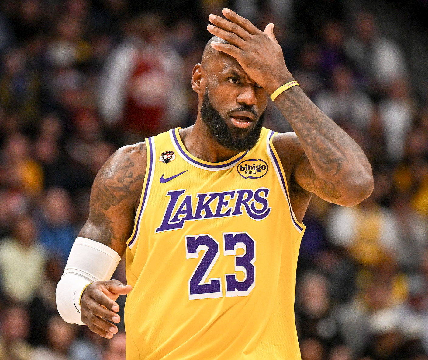 41岁仍能平框暴扣！勒布朗在场+13助湖人重返第六 轰19+9+8超全面