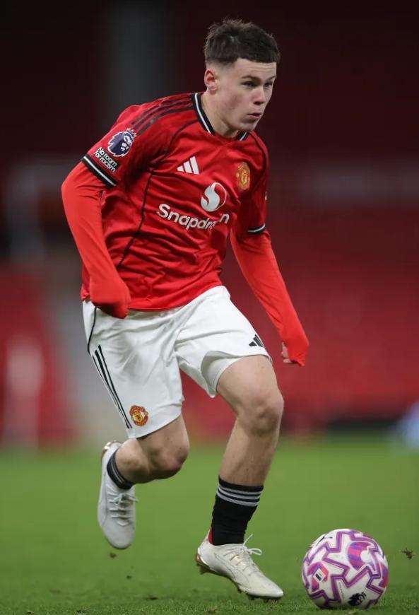 开云体育下载-子承父业！鲁尼16岁长子凯获曼联青训合约 曼联“92班”有续章