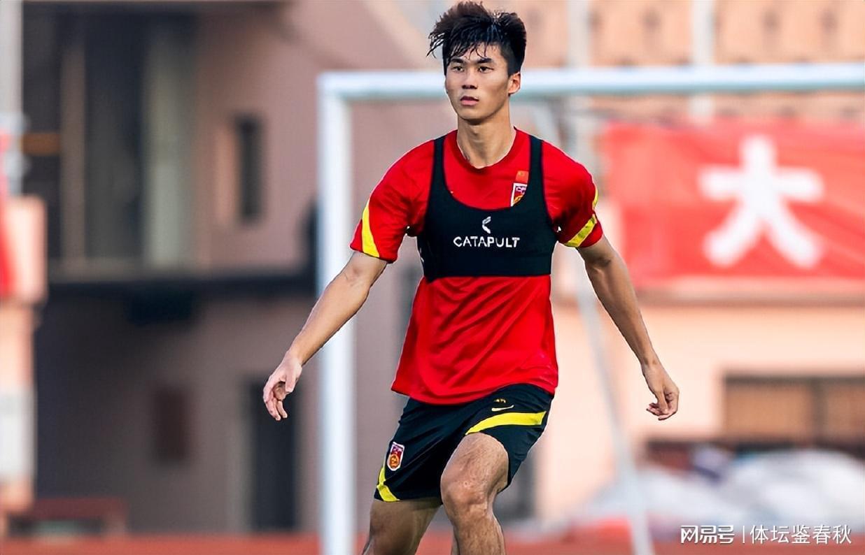 kaiyun-国安后防线洗牌！现役国脚踢不上比赛，蒙哥马利为何偏爱海米提？